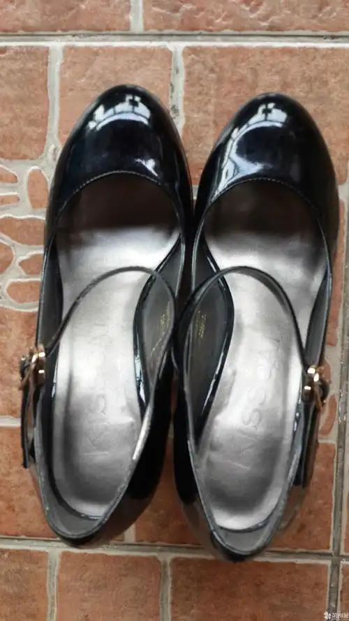 220转让9成新的kiss cat女高跟鞋,35码