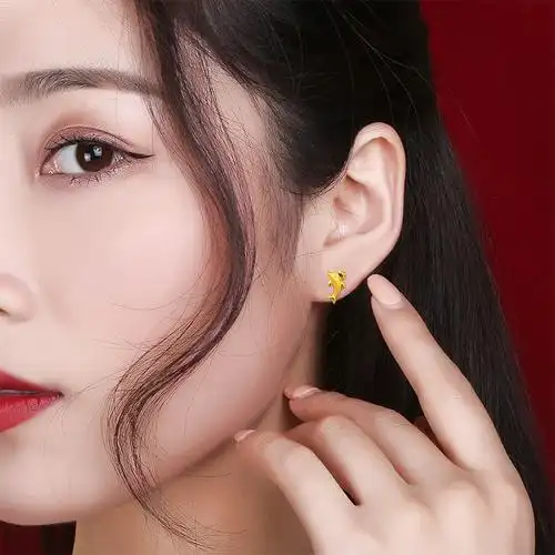 周六福zhouliufu珠宝黄金耳钉女足金皇冠海豚耳针耳饰计价aa095599