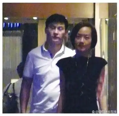 鲁豫:走过半生,两次婚姻,嫁初恋和老外离婚,跟小19岁男友恋爱