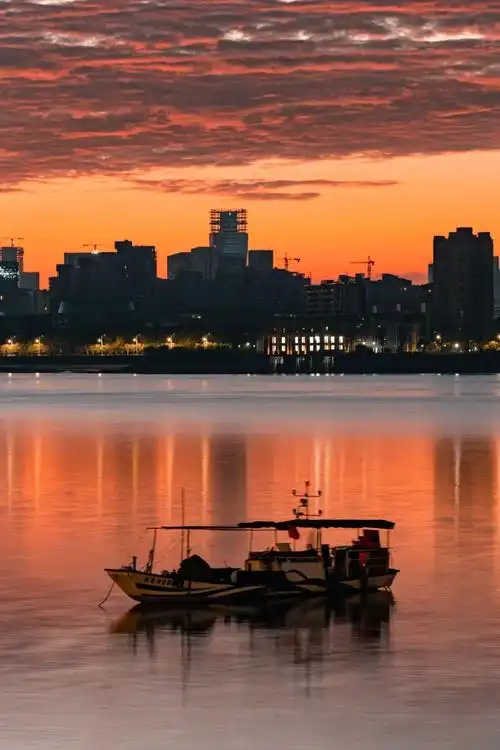 关于旁晚的说说配图「搞笑」 _qq说说网