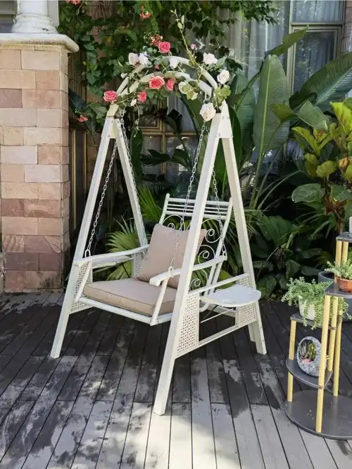 户外阳台秋千吊椅享受惬意的生活