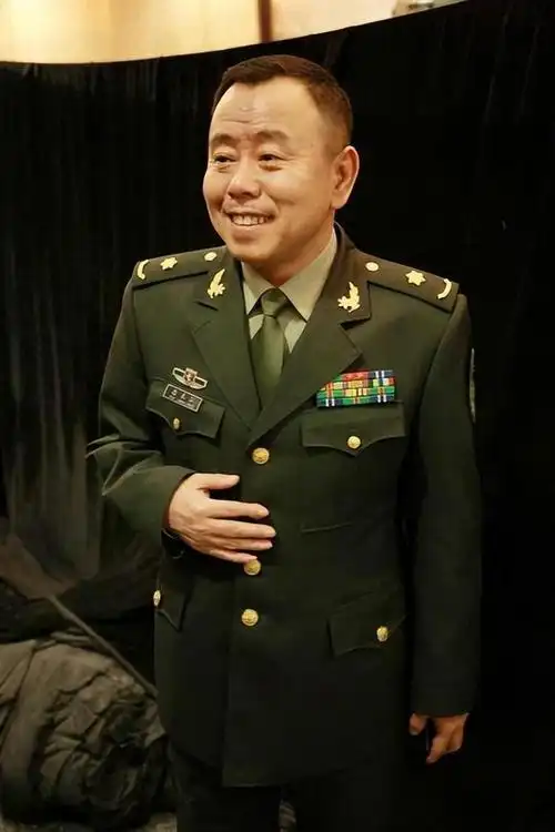 原来潘长江还有一个身份,更让人感到震惊的是,他竟是文工团的"国家一