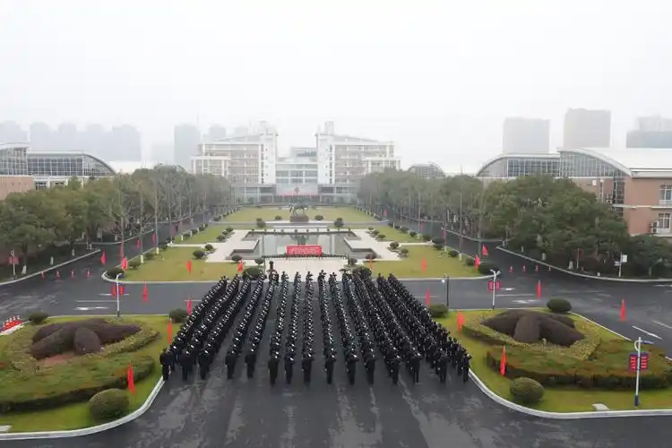 浙江警察学院举行升警旗仪式庆祝警察节
