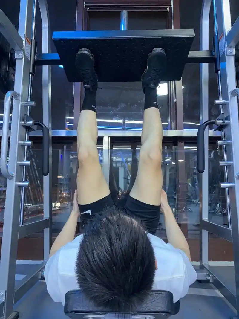 周三练腿日.我这小细腿#该有的肌肉线条 #内部消化 #小趴菜 - 抖音