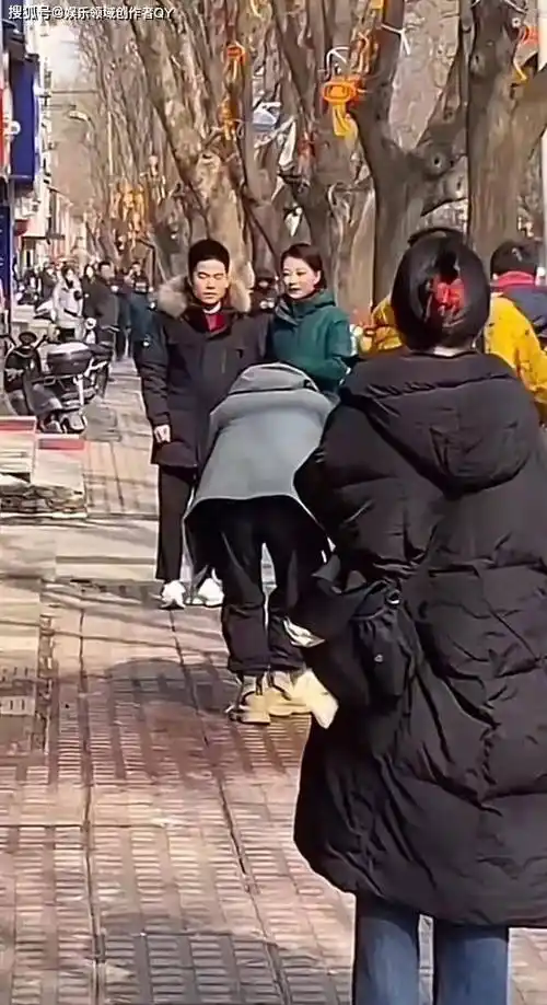 去哪里都前呼后拥一堆人