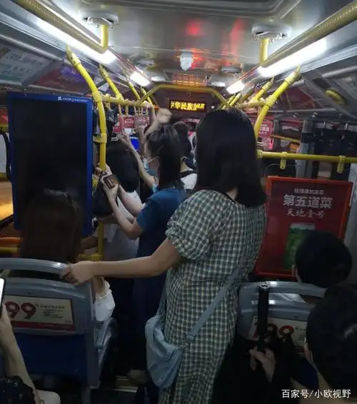 深圳女子怀孕7个月坐公交,站了半个多小时,没有人让座!