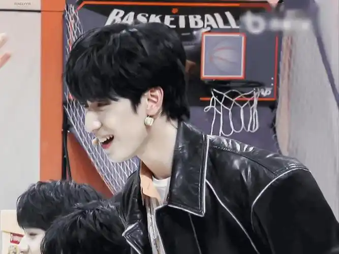 严浩翔笑起来有这么好看