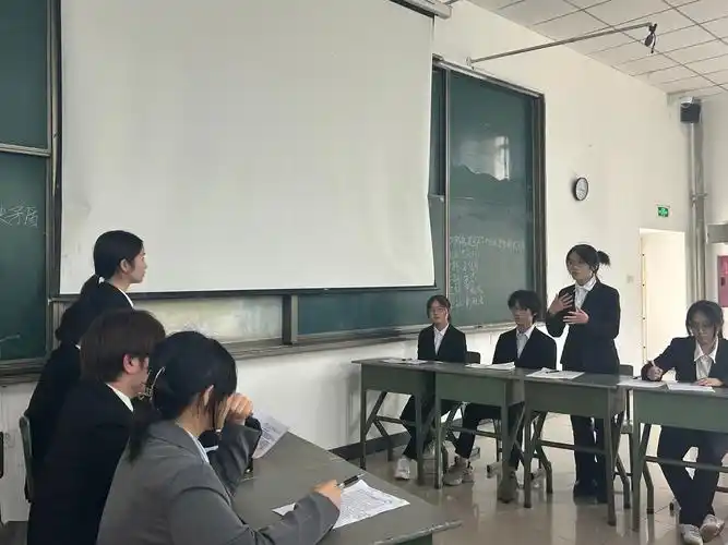 创艺学院辩论赛决赛精彩落幕