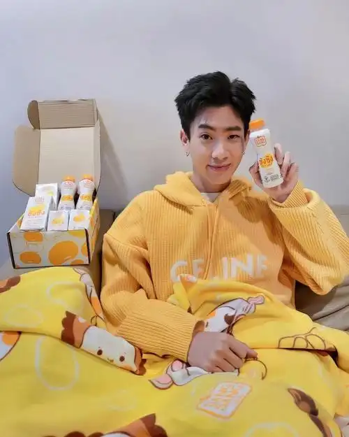 今天爸比是不是穿了滚宝的衣服呀#offgun