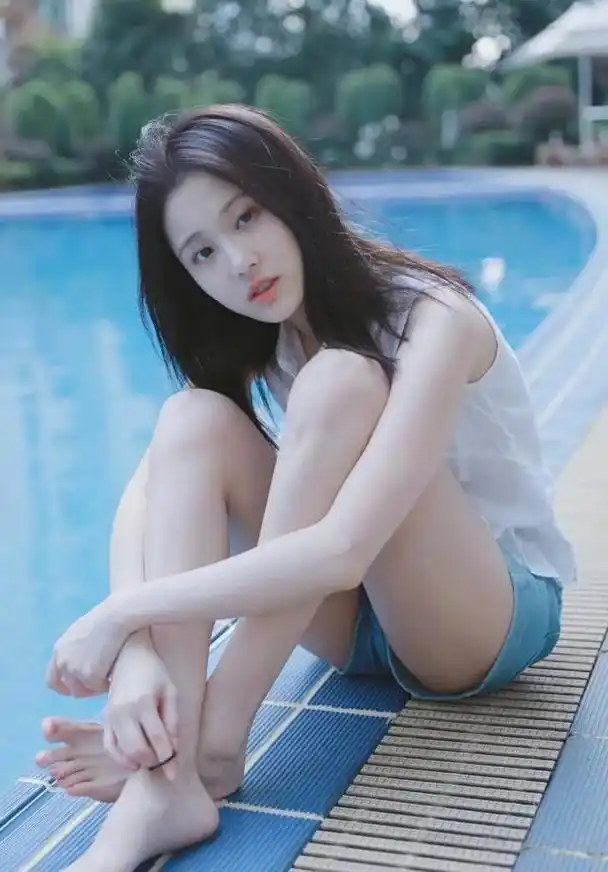 光脚女神张慧雯,网友:太美了!