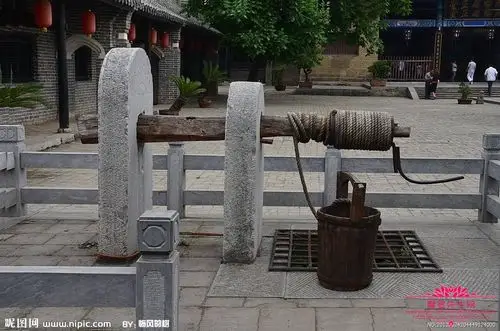 家居风水门口对下水井有什么说法水井在房子什么方位好