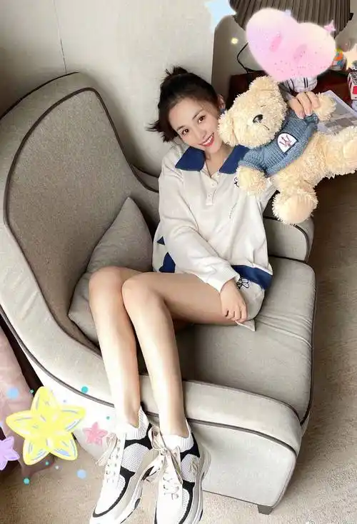 安悦溪毛衣套装性感美腿写真