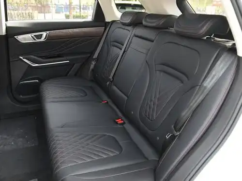 奔腾t99空间十分宽敞表现十分的出色