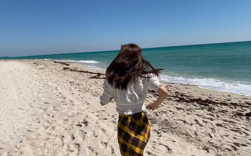 jennie in miami_哔哩哔哩 (゜-゜)つロ 干杯~-bilibili