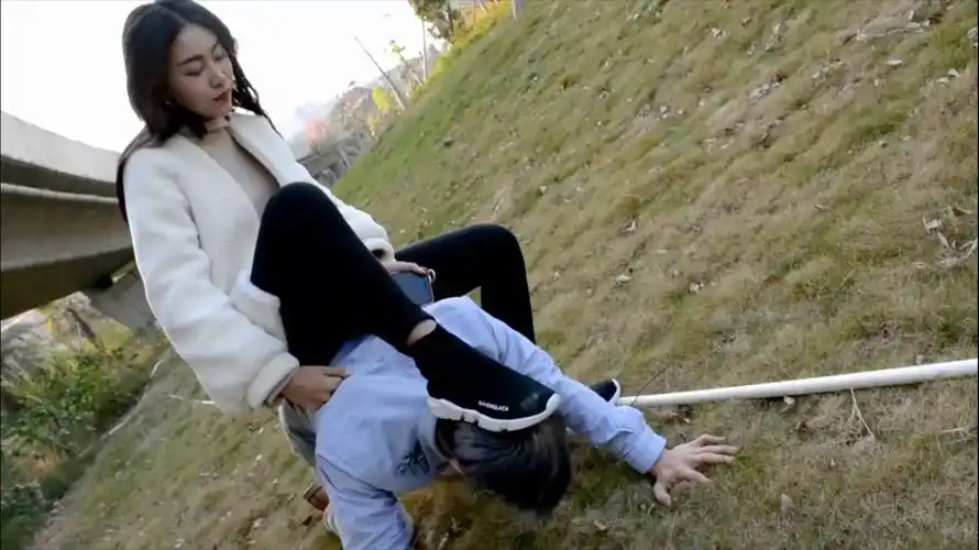 夏芙户外棉袜闻舔【3元】