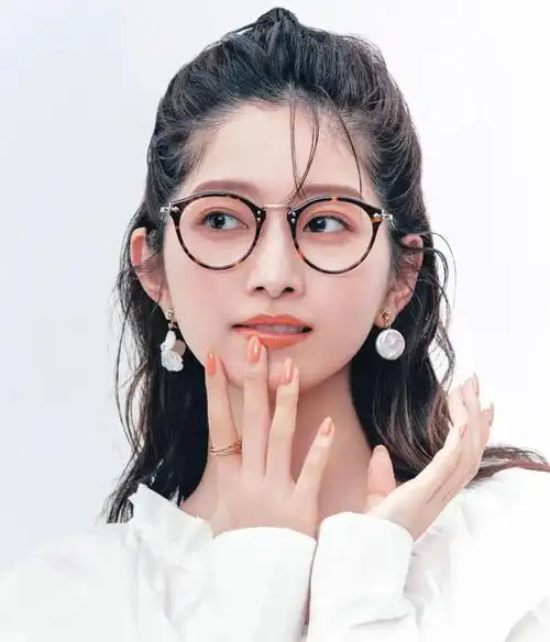 夏天戴眼镜凹造型,搭配公式太需要啦!