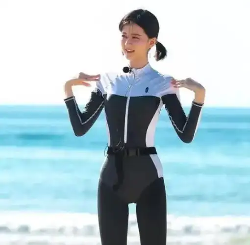 有一种腿精叫乔欣当她穿上紧身潜水泳装以为自己看花了眼