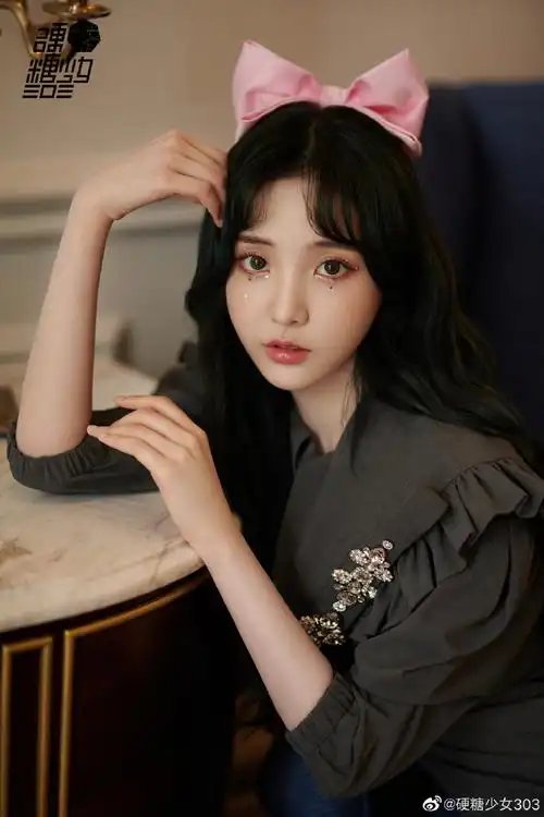 硬糖少女303超话96#郑乃馨洋娃娃蝴蝶结造型#@硬糖少女303-郑乃馨
