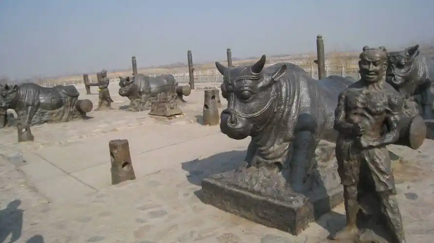 原创黄河出土的四尊大铁牛沉浸水中千年不腐被称为稀世珍宝