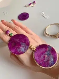 天然南非舒俱来圆牌吊坠18k金镶嵌苏纪石皇家紫樱花粉无事牌