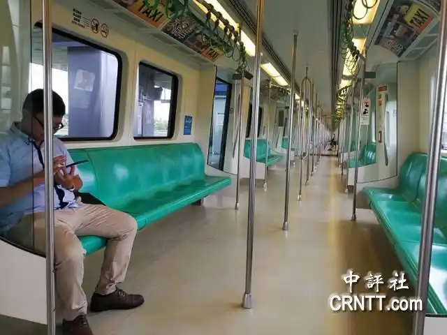 4日选在午后离峰时段实地走访高雄捷运橘线首尾两端的西子湾与大寮站