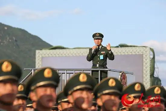 武警部队方队方队长周勇总教练崔晓伟四次受阅的黄金搭档