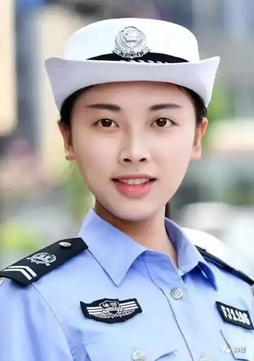 67谁说女子不如男七八吨重的洒水车半路抛锚杭州五位年轻女警二话没