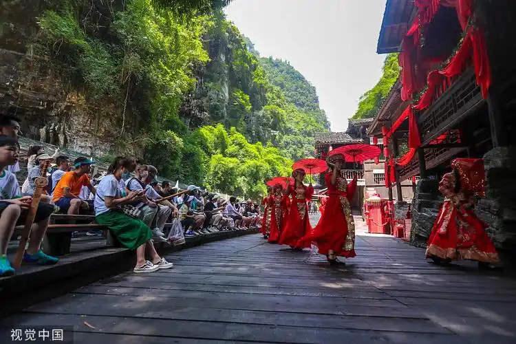 湖北宜昌三峡人家风景区暑期游人如织