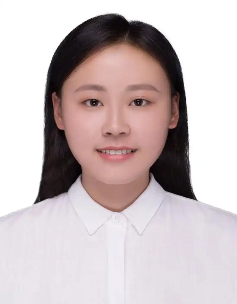 因为入职要求提供白色背景深色衣服的证件照,虽然有符合的照片但什换