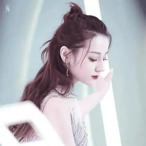 迪丽热巴微博头像是谁拍的 头像图片大全 -【爱个性】