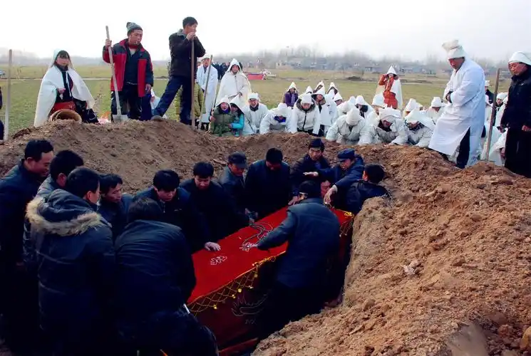 命,祖上男的基本我姥姥家嫁一个死一个,我妈十岁的时候,我姥爷就死了