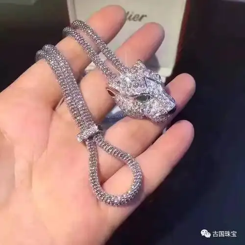 卡地亚最火的豹子项链手链宝格丽扇形满钻项链微信公众号:古国珠宝