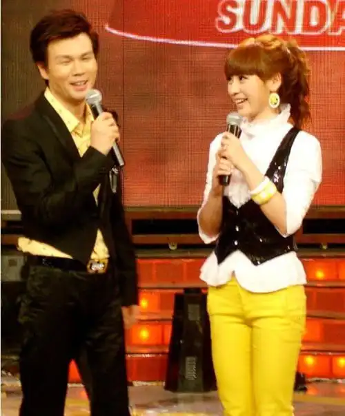 在2007年之前,他曾是北京电视台的《金牌三人行》和《欢乐总动员》两