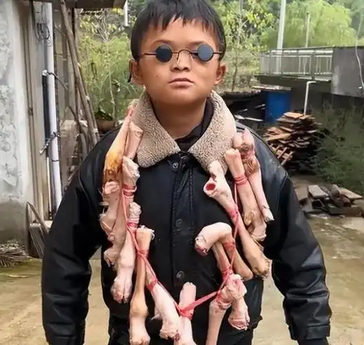 小马云成摇钱树?范叔不满月入3000与表哥翻脸,指使儿子拦路要钱