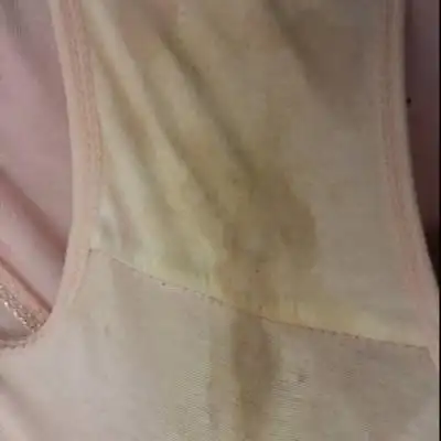 预产期快到了,下午肚子有点疼,小便后发现内裤有点脏,不知道是羊水