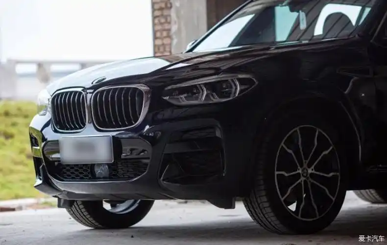外景实拍宝马x3炭黑色