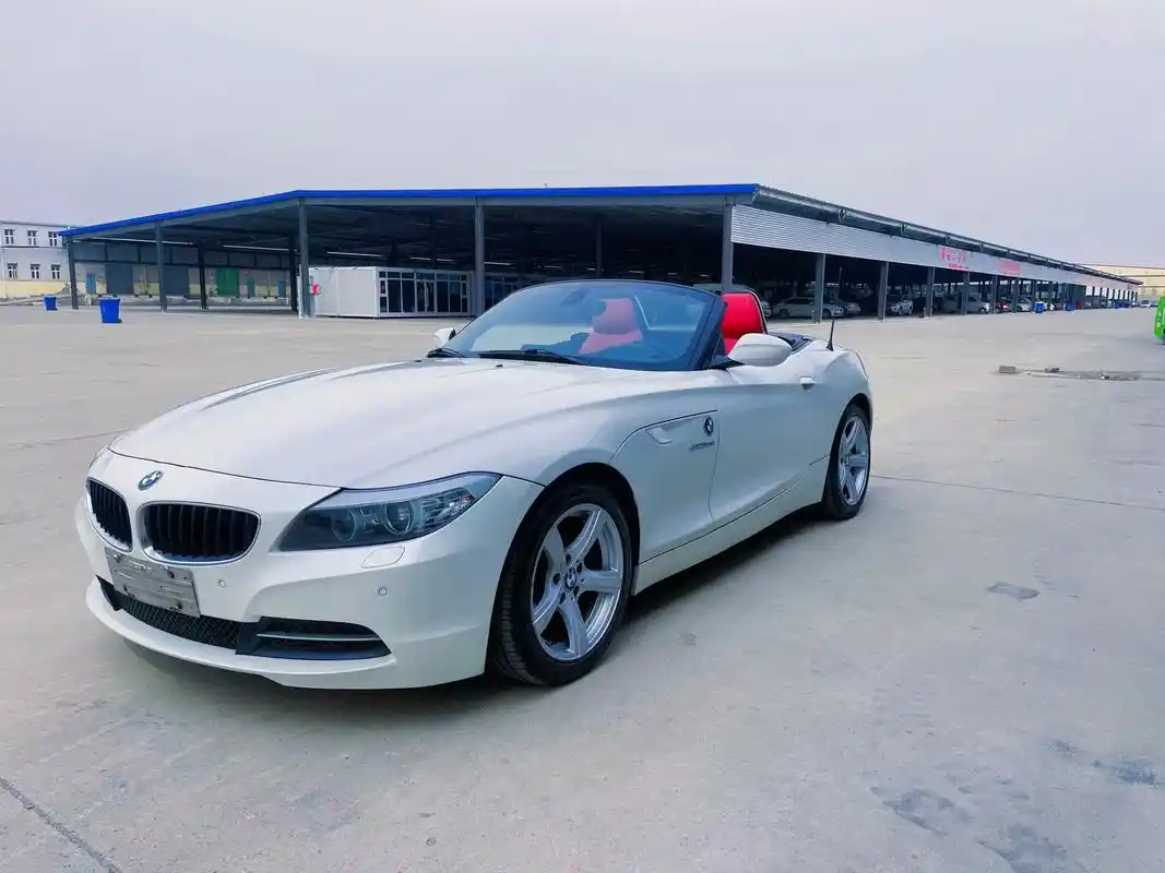 新到10年12月上牌 宝马z4 硬顶敞篷跑车 行驶10万公 - 抖音