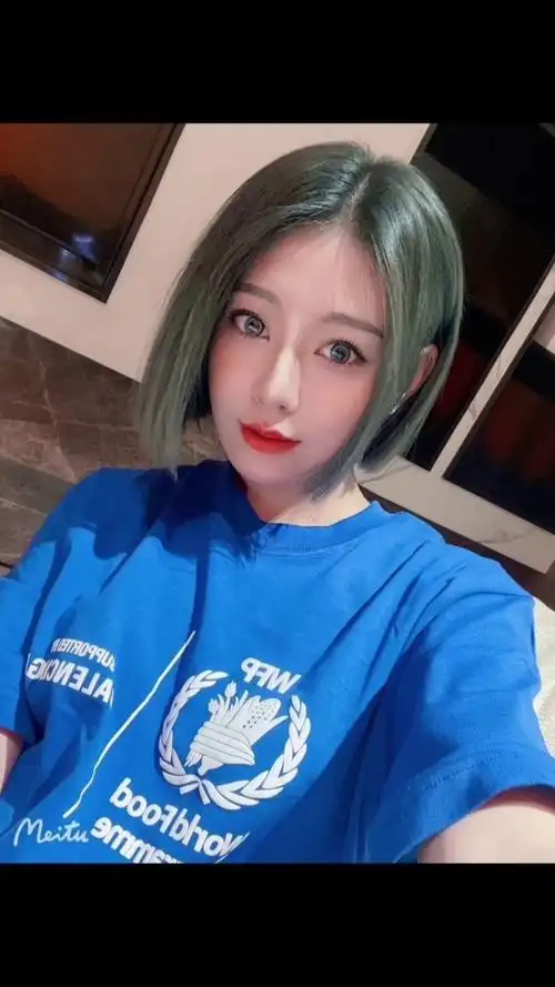 蓝色是我最爱的颜色#蓝色  #天秤座女生 #短发