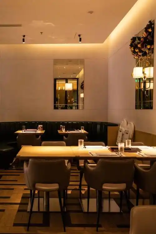 关注 v11牛扒西餐厅>公众号