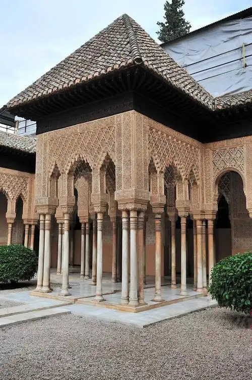 这座独一无二的小城安静如流水精巧如谜语