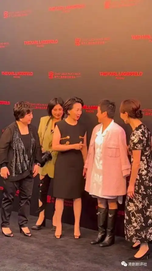 何家三房11人世纪同框合照,何超琼与四太有倾有讲粉碎不和传闻|梁安琪