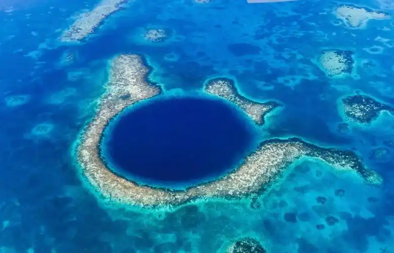 大蓝洞丨伯利兹great blue hole是目前已发现的全世界最大的水下洞穴