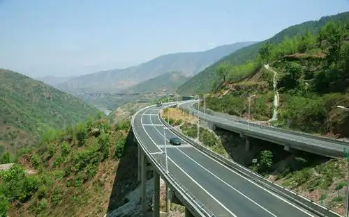 已建成通车的西攀高速公路(米易-攀枝花)