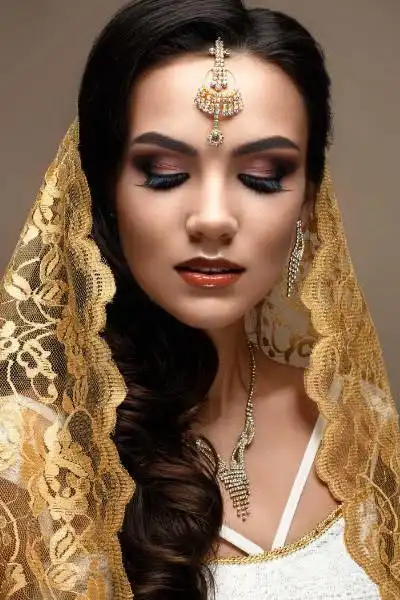 印度美女个个"穿金戴银",是真富有?原来另有隐情