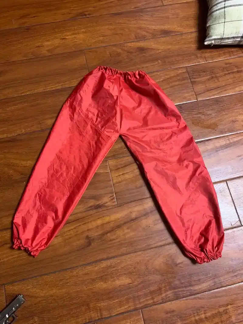 早上的大雨让我想起该买条雨裤,网上评价高矮肥瘦都有. - 抖音