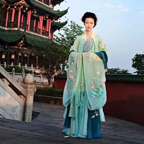 衔泥小筑 锦绣年华 汉服女装唐式大袖衫 倾心 绿