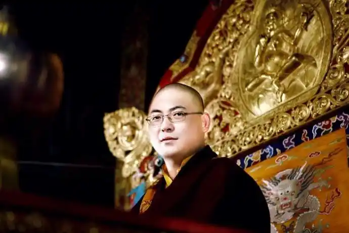 色登寺异事:一缕阳光挂袈裟,佛像走路,活佛在肚里说话