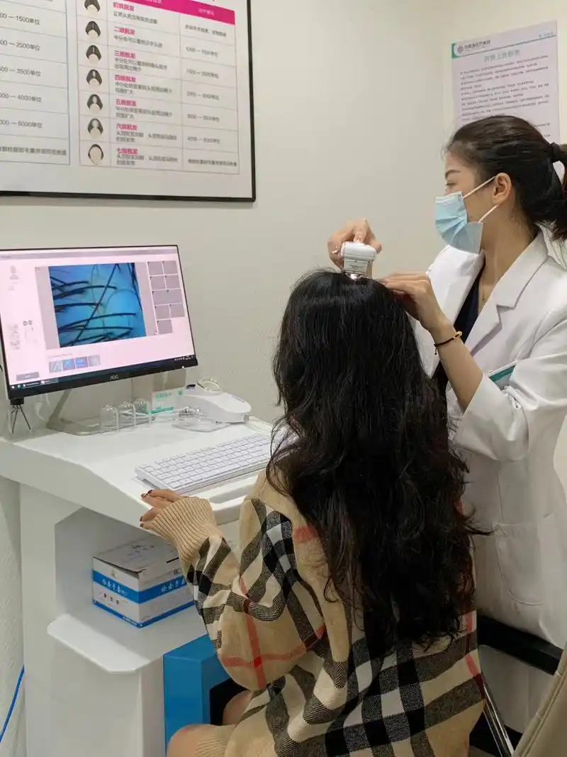 头秃的吓人,去做了毛囊检测,1生说我这三四根头发才比得上人家一根,让