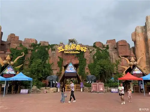 游览五彩万象城(1/20)