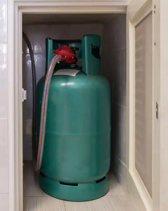 厨房地柜里藏煤气罐,靠着这3种法子,拿取不再成家庭主妇的难题